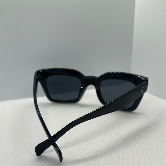 Chic Black Square Frame Sunglasses - 400UV Protection - Trendy Fashion Eyewear